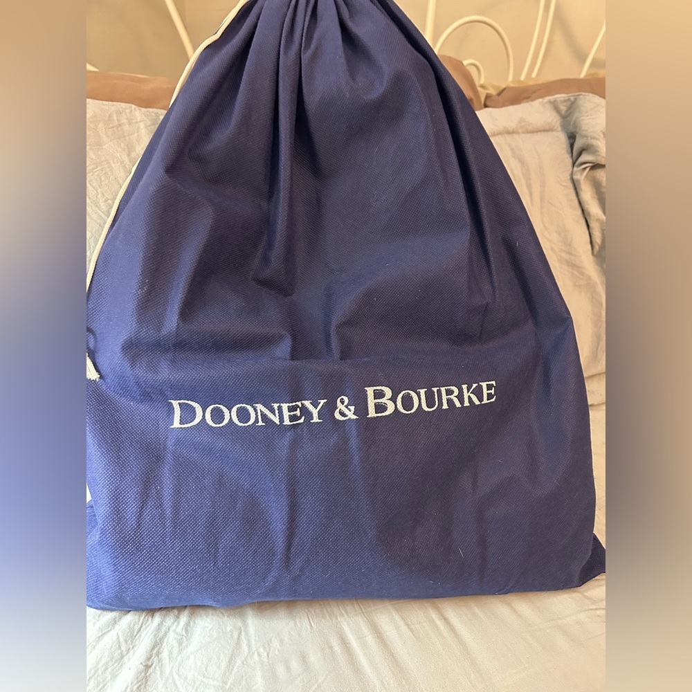 Dooney & Bourke Sorrento Logo Lock Sac Taupe